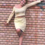 Cum arăta Mihaela Tatu în adolescență. Fosta prezentatoare "De 3 X femeie" poza provocator, în fuste scurte, și cu buricul la vedere
