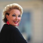 Cum arăta Mihaela Tatu în adolescență. Fosta prezentatoare "De 3 X femeie" poza provocator, în fuste scurte, și cu buricul la vedere
