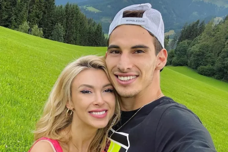 Cum arată, de fapt, casa lui Victor Cornea de la Sibiu. Comoara pe care o ține în cameră, Andreea Bălan a pus pozele pe net