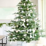 Cum decorăm bradul de Crăciun în 2023. Ce culori sunt la modă anul acesta 