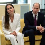 Cum sa porti costumul alb 3