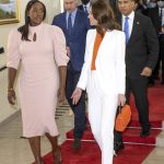 Cum sa porti costumul alb 6