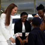 Cum sa porti costumul alb 8