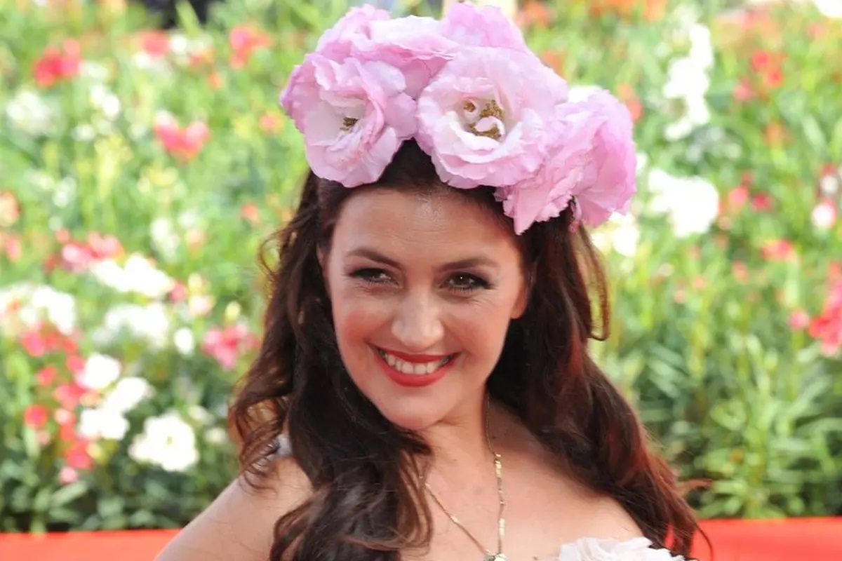 De ce toti membrii familiei Ronei Hartner poarta prenume cu litera R