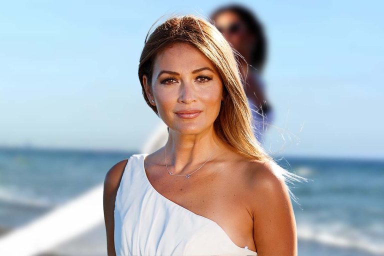 Destinația de vacanță în care Anca Țurcașiu își face de cap. S-a pozat așa în piscină, la 53 de ani