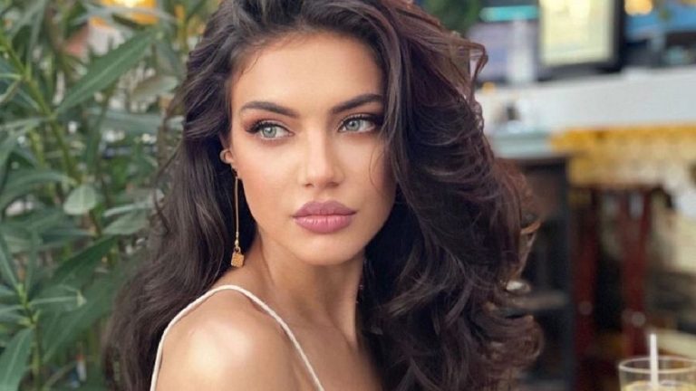 Cum arată mama Cristinei Ich. Se vede de unde a moștenit celebra vedetă frumusețea FOTO