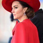Kate Middleton, apariție de senzație într-o ținută care a lăsat la vedere mai mult decât de obicei. A atras toate privirile în această rochie roșie FOTO
