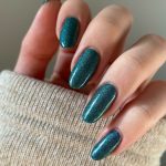 Modele de unghii de Crăciun 2023