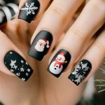 Modele de unghii de Crăciun 2023 
