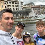 Pe Cosmin Stan îl știe toată lumea de la Pro TV, însă uite ce familie frumoasă are. Cine este, de fapt, soția prezentatorului