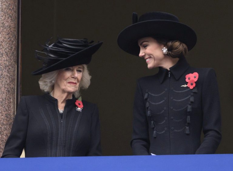 Kate Middleton, apariție distinsă de Ziua Comemorării. Cu ce bijuterii și-a accesorizat rochia neagră, au o semnificație specială FOTO