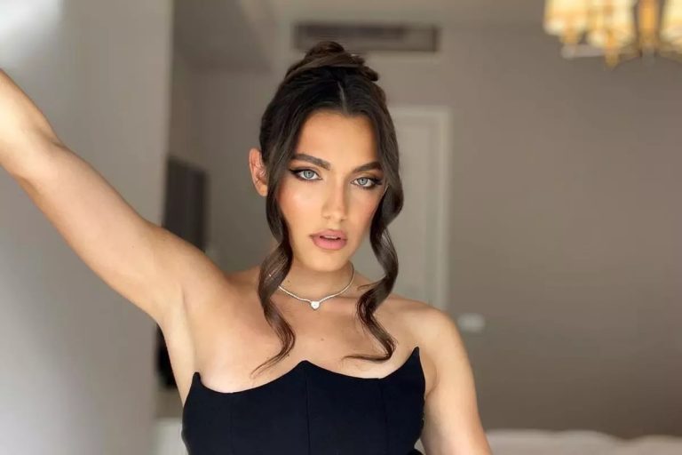 Alexia Eram, schimbare îndrăzneață după America Express. A îmbrăcat cea mai frumoasă rochie și fanii au copleșit-o cu laude: “Ești minunată”