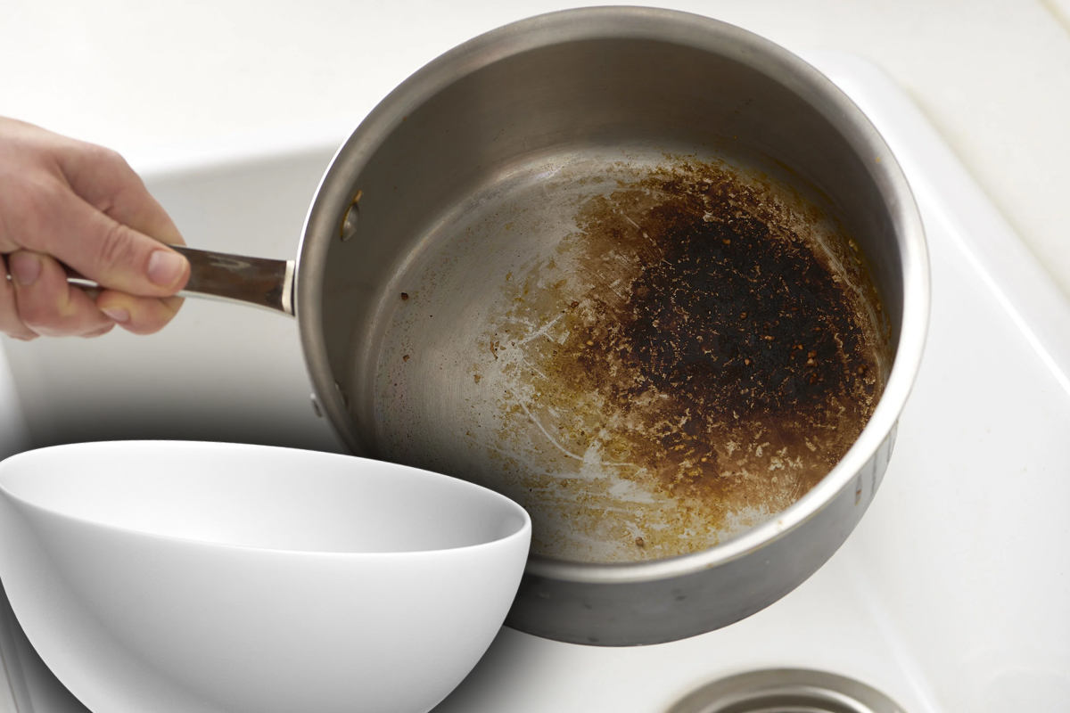 Amestecul ieftin care curata rapid grasimea intarita de pe oale si tigai