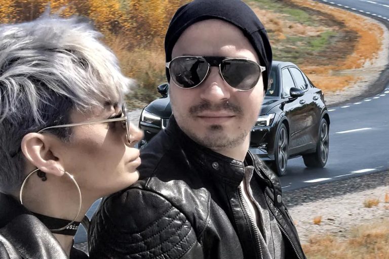 Ce îi face Giulia Anghelescu soțului ei, Vlad Huidu, atunci când conduce. Reușește să-l enerveze de fiecare dată