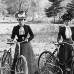 Cine a fost Mița Biciclista, prima femeie care a mers cu bicicleta în București. Cum o chema de fapt și cine i-a pus celebra poreclă
