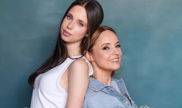 Cum s-au fotografiat Andreea Marin și fiica ei, Violeta Bănică. Imaginile sunt superbe, rar le vezi așa