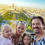 Elwira Petre și-a păstrat jurnalul din adolescență pentru a-și înțelege și mai bine fetele