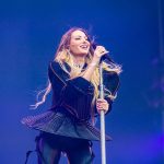 Fetita cu pampon din imagine a ajuns una dintre cele mai urmarite vedete din Romania 6