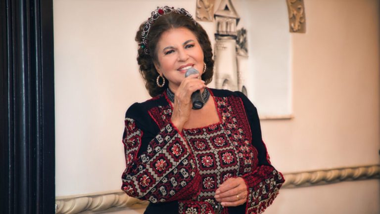 Cum arată Irina Loghin, la 84 de ani, în costum de baie. Imagini din vacanța de lux petrecută alături de fiul ei, apare într-o formă de invidiat