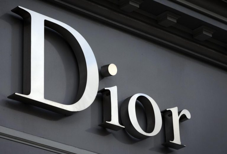 Istoria casei de modă Dior. Cum a ajuns fiul unui producător de îngrășăminte unul dintre cei mai de succes creatori de modă
