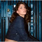 Laura Giurcanu a dat cartile pe fata 2