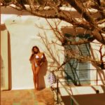 Madalina Ghenea a renuntat la haine pentru o sedinta foto incendiara 3