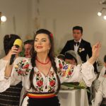 Mama Elenei Gheorghe vrea să scape de gușa inestetică