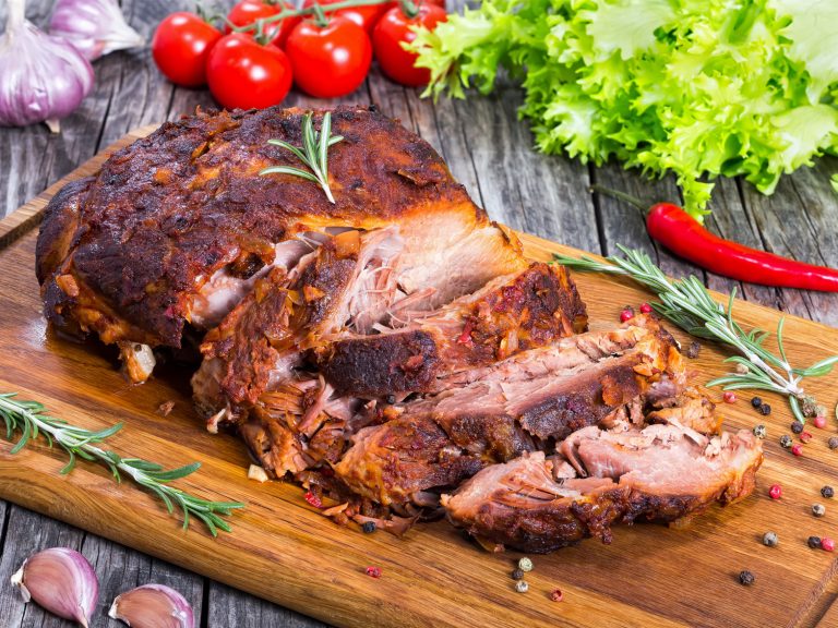 Cum faci cea mai fragedă friptură de porc la cuptor. Ce trebuie să adaugi de fapt în ea. Trucuri pentru a ieși suculentă și gustoasă