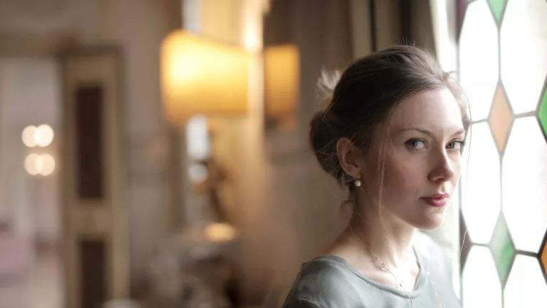 Sunt atrasă de socrul meu. Atât de mult încât aș renunța la căsnicia mea pentru el