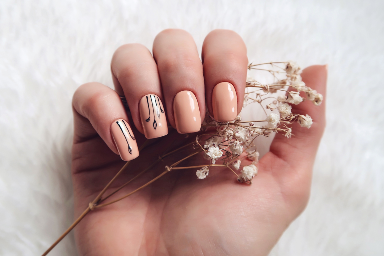 Tendințe în manichiură 2024. Top 5 cele mai frumoase modele de unghii, le vom vedea peste tot