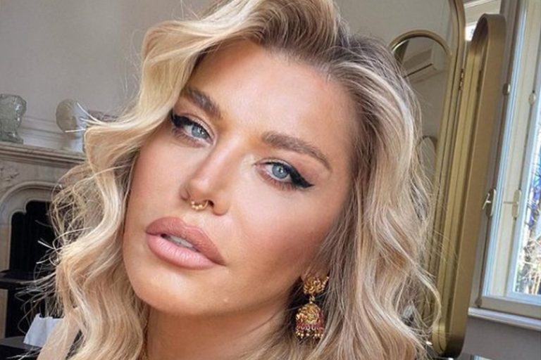 Cum arăta Loredana Groza, în 1990, când avea 20 de ani. Acum este total schimbată. Cu greu o recunoști, imagini de colecție