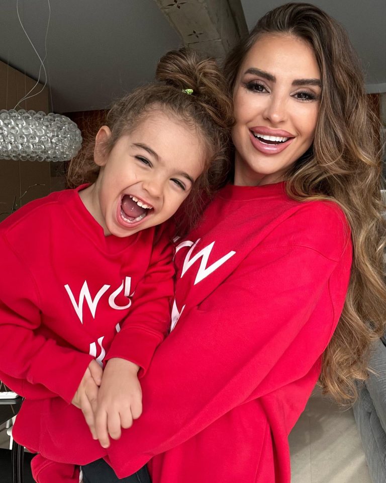 Motivul pentru care Roxana Blagu a decis să-l tundă scurt pe fiul ei. ”Mi-a fost destul de greu, dar am realizat că trebuie să fac acest pas” VIDEO EXCLUSIV