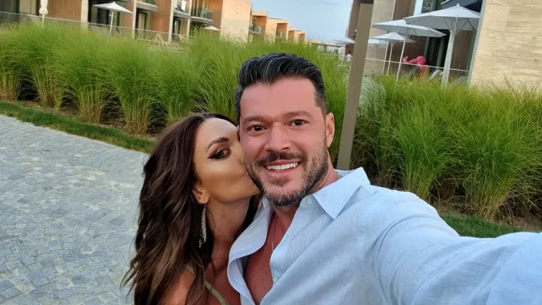 Ce afacere au Victor Slav și iubita lui. Cei doi fac bani frumoși de sărbători: “Pregătim colete”