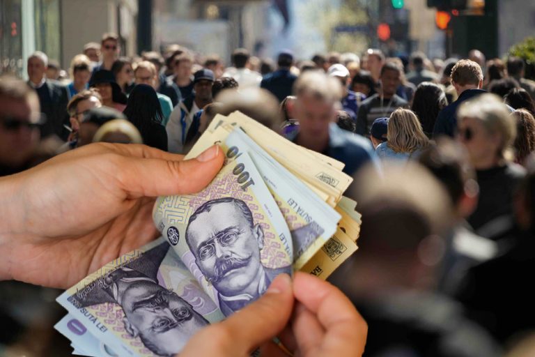 Bani în plus pentru acești români chiar din ianuarie 2024! Cum poți să primești 1500 de lei