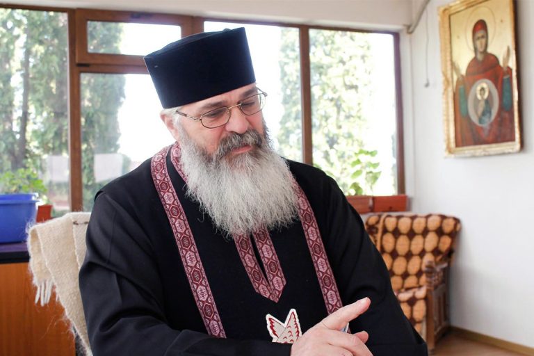 Ce rugăciune puternică e bine să citești pentru ajutor, în caz de pagubă, supărări sau proces. Recomandarea preotului Calistrat