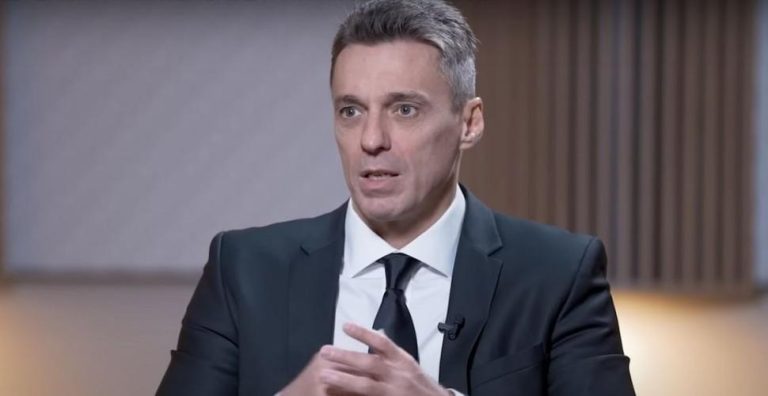 Cu ce se ocupă și cum arată mama lui Mircea Badea. Ce spune despre cea mai mare calitate a prezentatorului: “S-a transformat, pentru el, în cel mai mare defect”