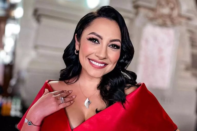 Cum arată Andra fără pic de machiaj. Artista nu s-a sfiit să se arate așa în fața fanilor: “Ești foarte frumoasă nefardată, o puștoaică!”