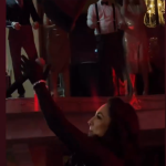 Cum s-a îmbrăcat Andra de Revelion. Cătălin Măruță, fascinat de apariția ei