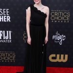 Cum si-au făcut aparitia vedetele pe covorul rosu de la Critics Choice Awards 2024 4
