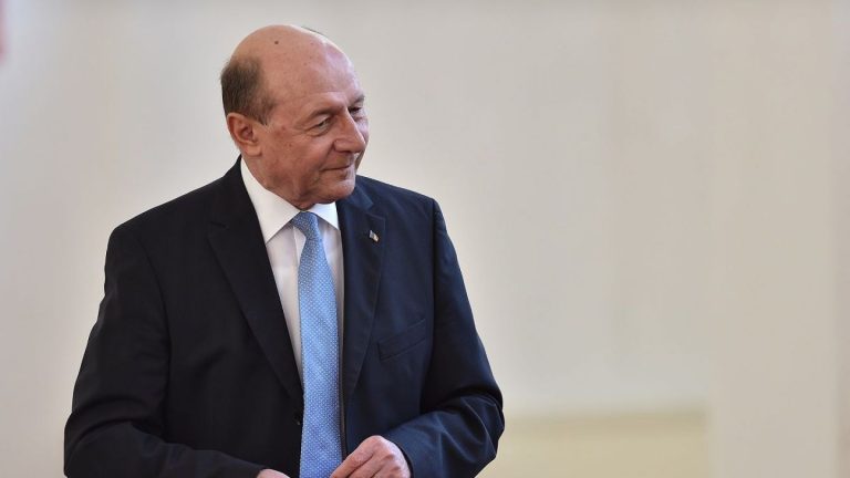 De ce boală suferă Traian Băsescu. Medicii l-ar fi pus pe oxigen