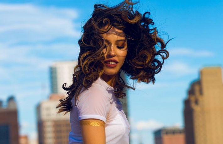 De ce persoanele atractive tind să fie singure. Explicația surprinzătoare a psihologului