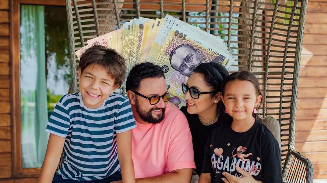 Eva Maruta, ca o printesa in noaptea de Revelion. Cat a costat rochita ei, Andra si Catalin Maruta nu s-au uitat la bani