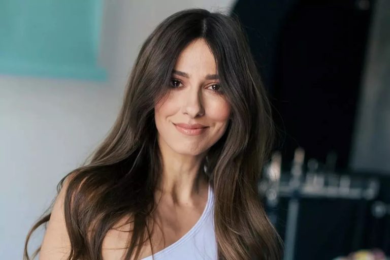 Fiul vitreg al Danei Rogoz s-a întors de la studii din Canada. Cum arată tânărul în vârstă de 22 de ani. A apărut alături de frații lui mai mici FOTO