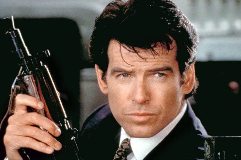 James Bond, exemplu de eleganță și la 70 de ani! Imaginile cu actorul Pierce Brosnan fac furori