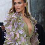 Jennifer Lopez, aparitie fabuloasa la Saptamana Modei de la Paris 9