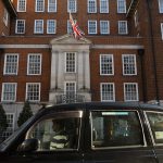 Regele Charles si Camilla, surprinsi in drum spre spital 2