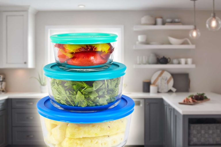 Ce alimente să nu depozitezi niciodată în cutii de plastic. Greșeala pe care o fac mulți români