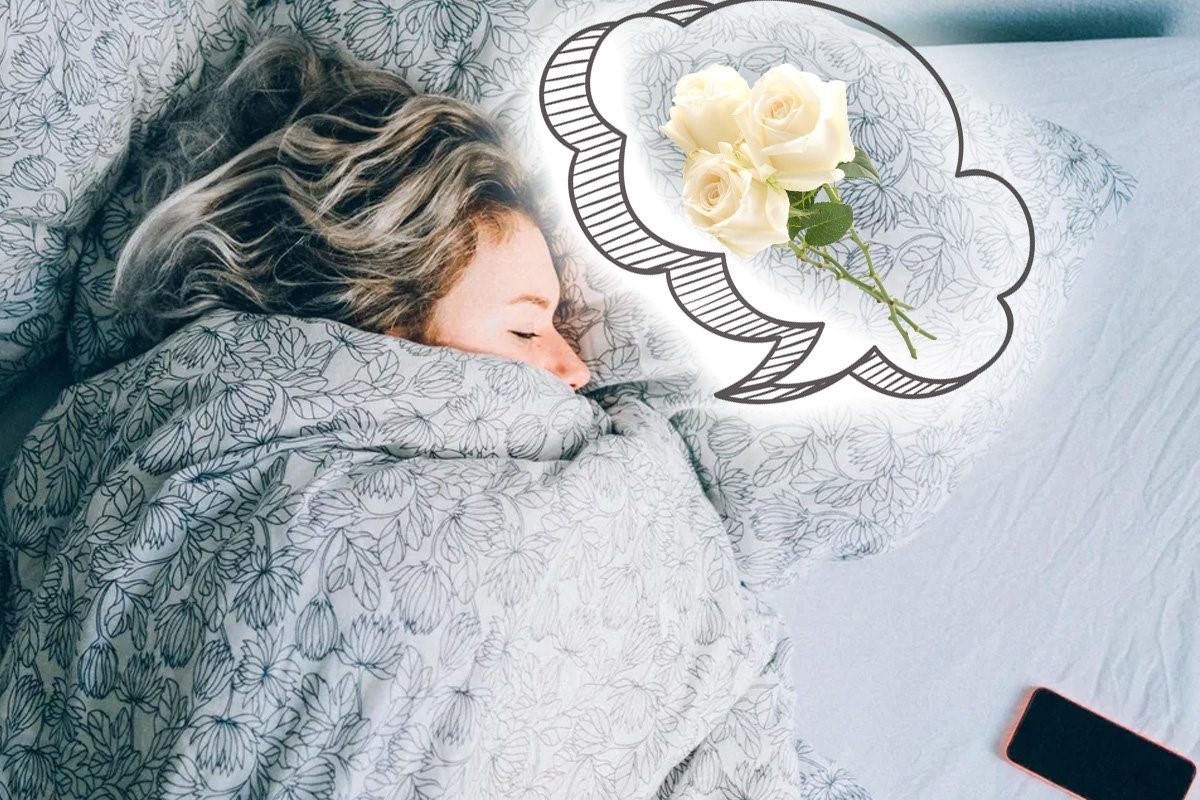 Ce înseamnă când visezi flori albe