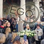 Sicriul cu trupul neinsufletit al Mioarei Roman, scos din biserica si dus la cimitir 6