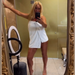 Vica Blochina, mai îndrăzneață ca niciodată. A apărut doar în prosop, ipostazele fac ravagii FOTO 
